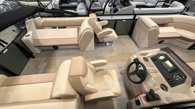 Slide: The Image of Veranda Vista View 22RC 2026 - 7