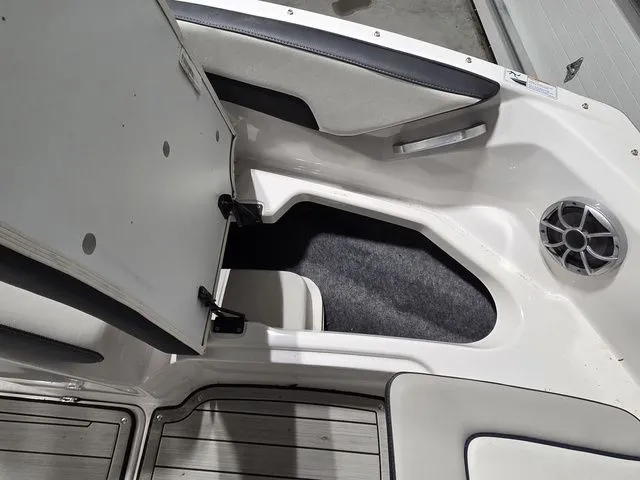 Slide: The Image of Yamaha 195S 2021 - 18