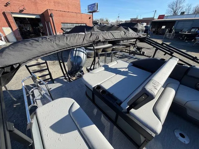 Slide: The Image of Godfrey Sweetwater 2286 SFL Tritoon - Yamaha 150 2026 - 5