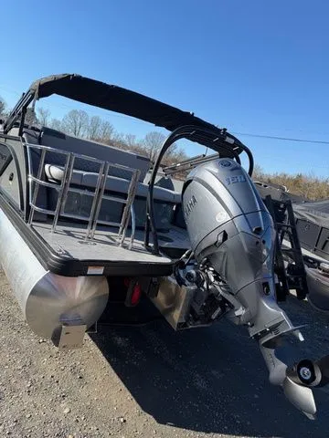 Slide: The Image of Godfrey Sweetwater 2286 SFL Tritoon - Yamaha 150 2026 - 6