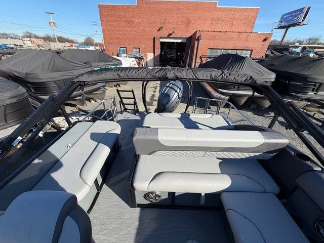 Slide: The Image of Godfrey Sweetwater 2286 SFL Tritoon - Yamaha 150 2026 - 8