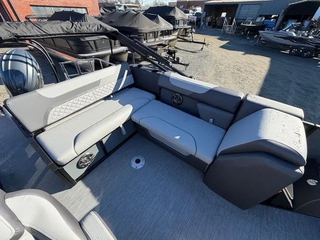 Slide: The Image of Godfrey Sweetwater 2286 SFL Tritoon - Yamaha 150 2026 - 9