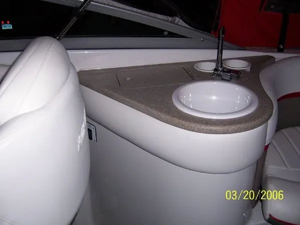Slide: The Image of Four Winns 245 Sundowner 2004 - 6