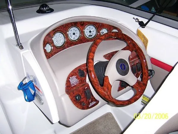 Slide: The Image of Four Winns 245 Sundowner 2004 - 8