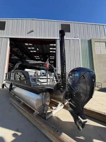 Slide: The Image of Godfrey Aqua Patio 255 SFL - Yamaha 425 XTO 2025 - 10