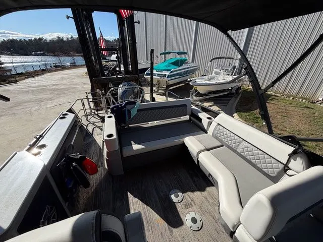 Slide: The Image of Godfrey Aqua Patio 255 SFL - Yamaha 425 XTO 2025 - 16