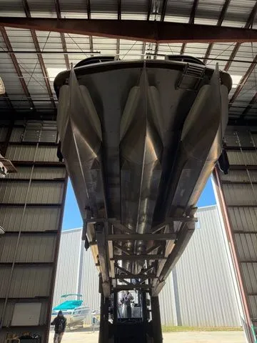 Slide: The Image of Godfrey Aqua Patio 255 SFL - Yamaha 425 XTO 2025 - 19