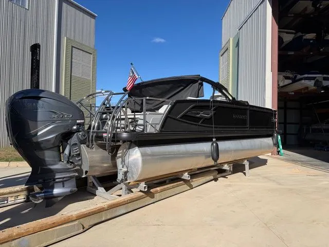 Slide: The Image of Godfrey Aqua Patio 255 SFL - Yamaha 425 XTO 2025 - 3