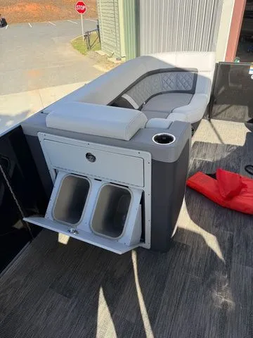 Slide: The Image of Godfrey Aqua Patio 255 SFL - Yamaha 425 XTO 2025 - 8