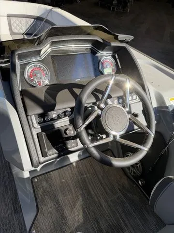 Slide: The Image of Godfrey Aqua Patio 255 SFL - Yamaha 425 XTO 2025 - 9