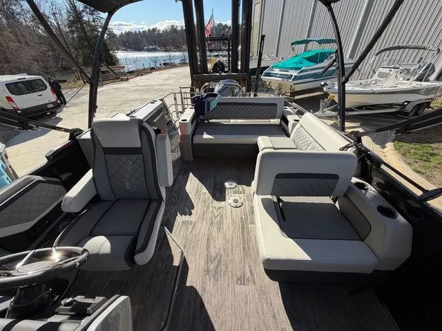 Slide: The Image of Godfrey Aqua Patio 255 SFL - Yamaha 450 XTO 2025 - 12