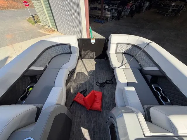 Slide: The Image of Godfrey Aqua Patio 255 SFL - Yamaha 450 XTO 2025 - 13