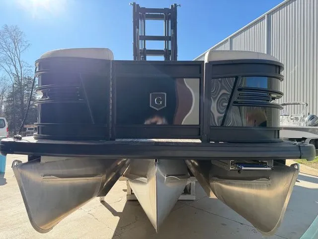 Slide: The Image of Godfrey Aqua Patio 255 SFL - Yamaha 450 XTO 2025 - 17