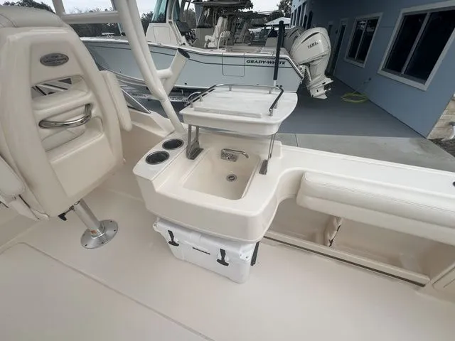 Slide: The Image of Grady-White Freedom 235 2020 - 10