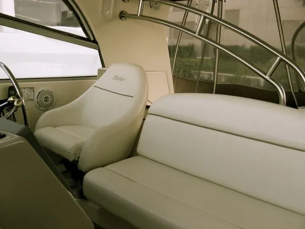 Slide: The Image of Rinker 410 Fiesta Vee Hardtop 2005 - 6