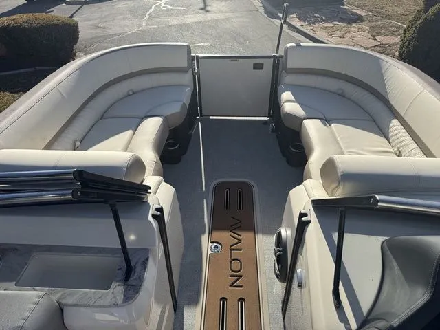 Slide: The Image of Avalon Excalibur LTD 2585 Twin SS 2026 - 16