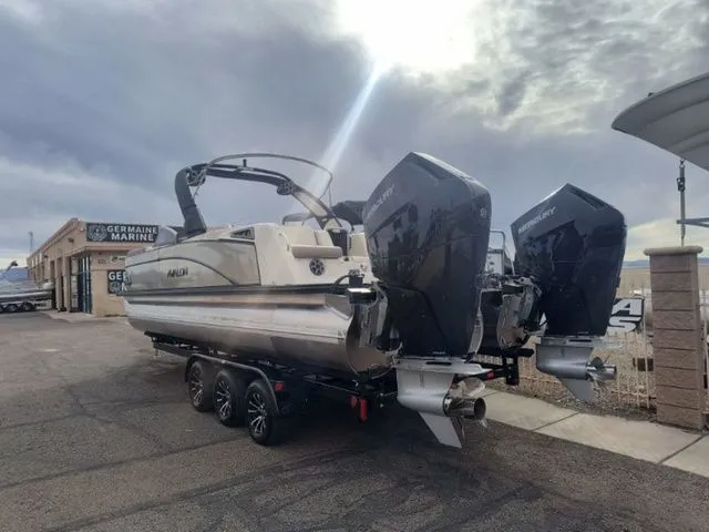 Slide: The Image of Avalon Excalibur LTD 2585 Twin SS 2026 - 21