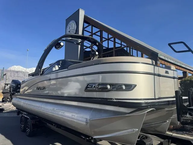 Slide: The Image of Avalon Excalibur LTD 2585 Twin SS 2026 - 4