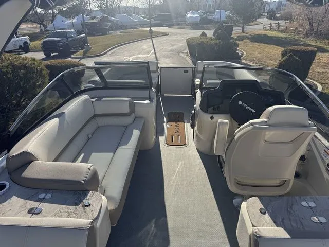 Slide: The Image of Avalon Excalibur LTD 2585 Twin SS 2026 - 9