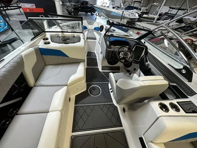 Slide: The Image of Tigé Z3 2022 - 10