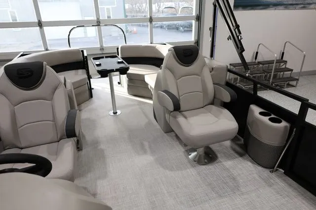 Slide: The Image of Dockside 22DQ 2.75 Tritoon 2026 - 10