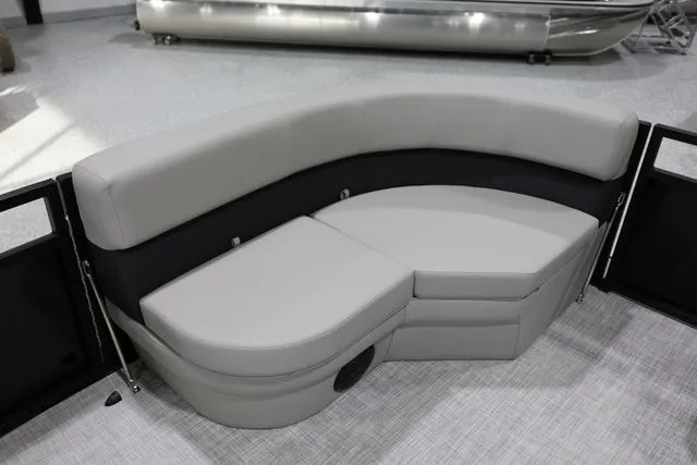 Slide: The Image of Dockside 22DQ 2.75 Tritoon 2026 - 12