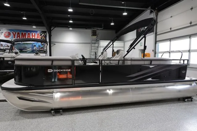 Slide: The Image of Dockside 22DQ 2.75 Tritoon 2026 - 4