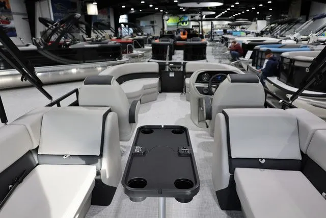 Slide: The Image of Dockside 22DQ 2.75 Tritoon 2026 - 6