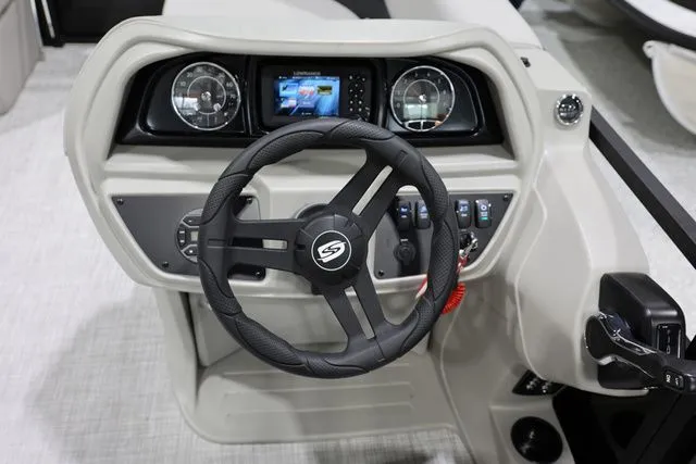 Slide: The Image of Dockside 22DQ 2.75 Tritoon 2026 - 8