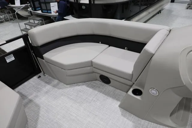 Slide: The Image of Dockside (By South Bay) 22DQ 2.75 Tritoon 2026 - 11