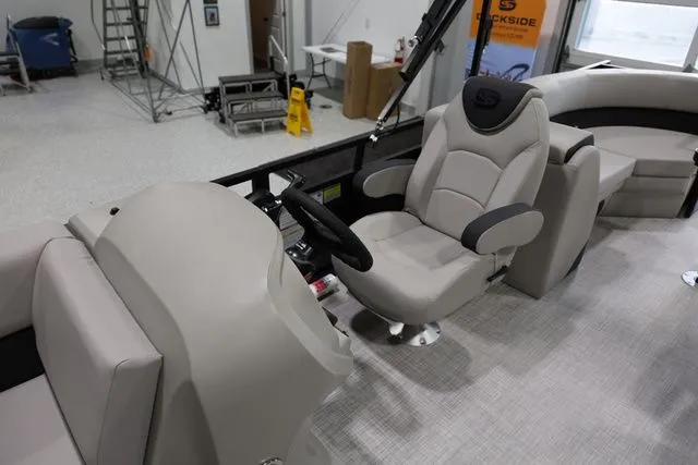 Slide: The Image of Dockside (By South Bay) 22DQ 2.75 Tritoon 2026 - 9