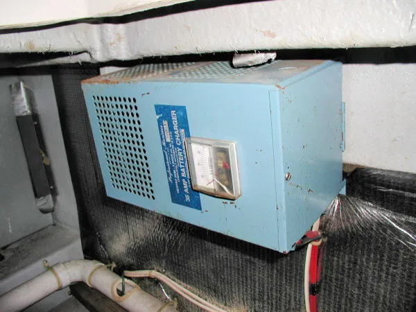 Slide: The Image of Sea Ray Sundancer 1986 - 4