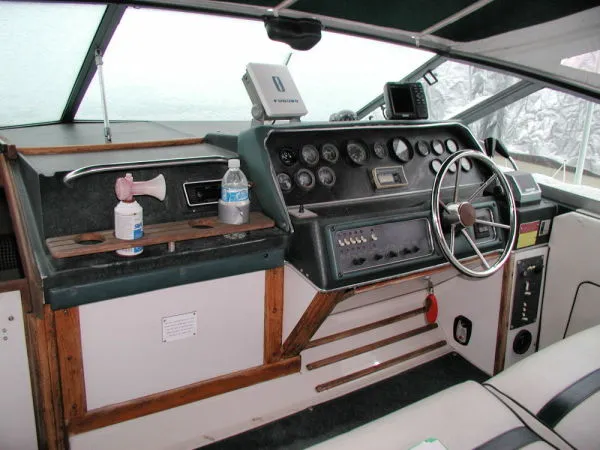 Slide: The Image of Sea Ray Sundancer 1986 - 9