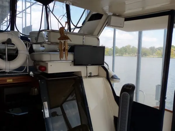 Slide: The Image of Sea Ray 410 Aft Cabin 1987 - 6