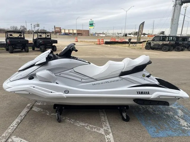 Slide: The Image of Yamaha FX Cruiser SVHO 2026 - 7