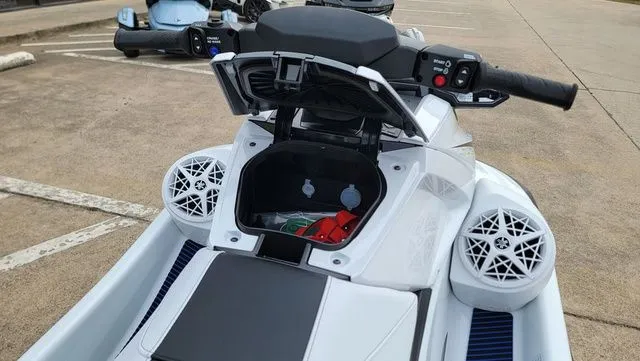 Slide: The Image of Yamaha VX Deluxe 2026 - 19