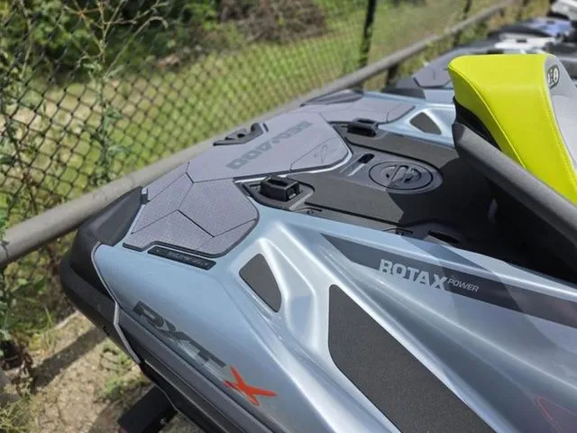 Slide: The Image of Sea-Doo RXT-X 325 2026 - 10