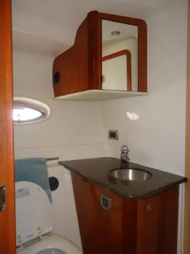 Slide: The Image of Sea Ray 38 Sundancer 2006 - 10