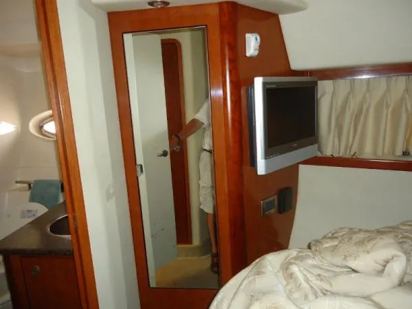 Slide: The Image of Sea Ray 38 Sundancer 2006 - 11