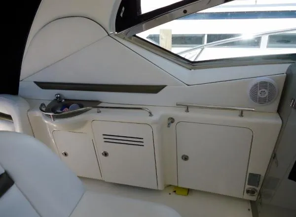 Slide: The Image of Sea Ray 38 Sundancer 2006 - 7