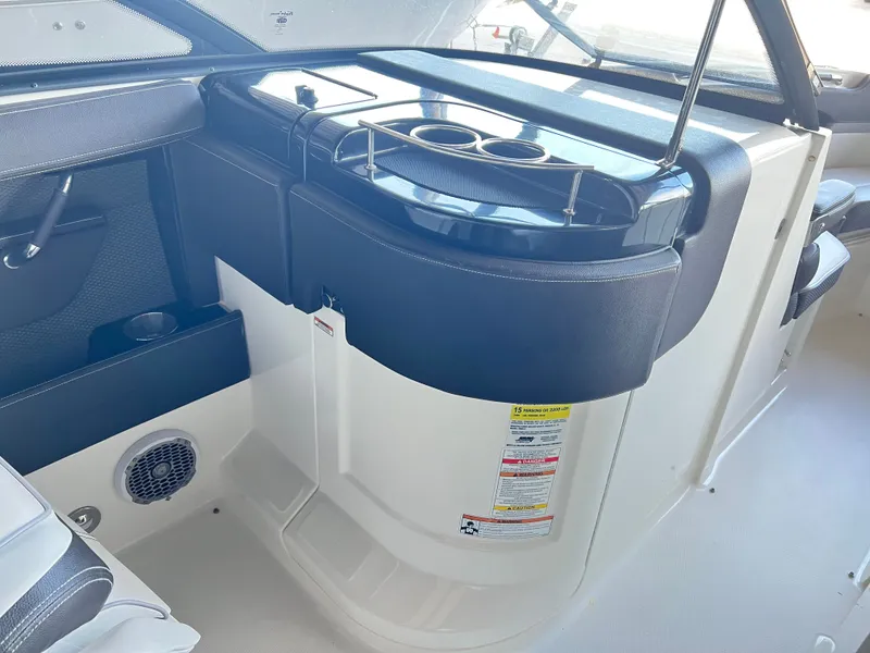 Slide: The Image of Sea Ray SLX 250 2017 - 12