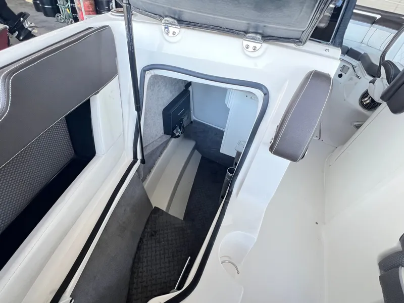 Slide: The Image of Sea Ray SLX 250 2017 - 15