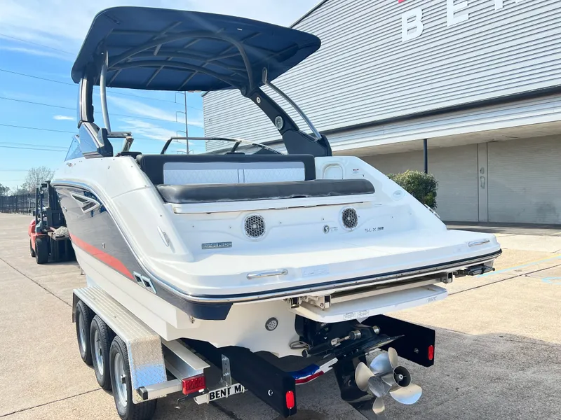 Slide: The Image of Sea Ray SLX 250 2017 - 3