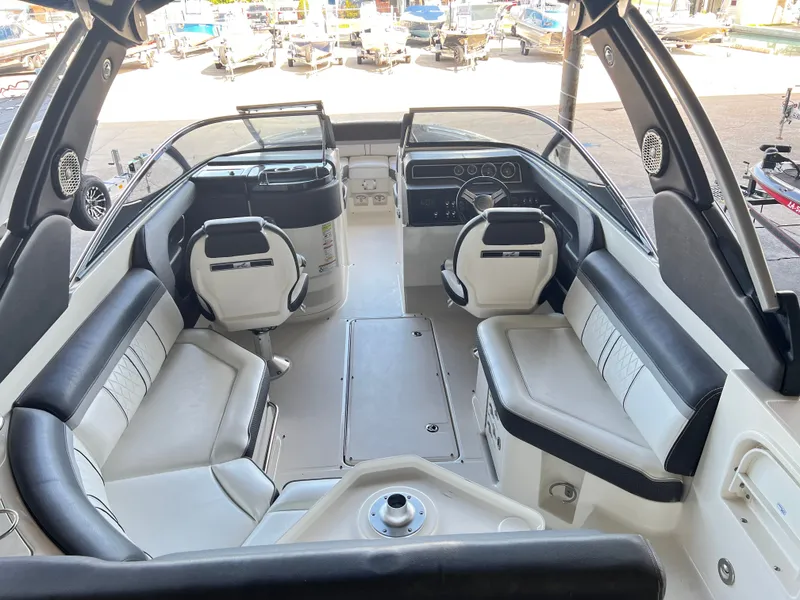 Slide: The Image of Sea Ray SLX 250 2017 - 6