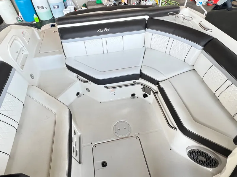 Slide: The Image of Sea Ray SLX 250 2017 - 7