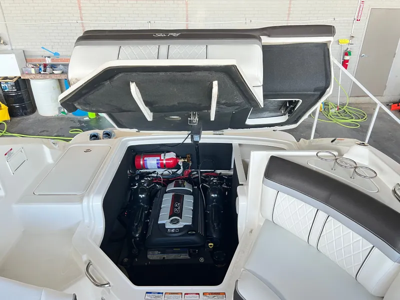 Slide: The Image of Sea Ray SLX 250 2017 - 8