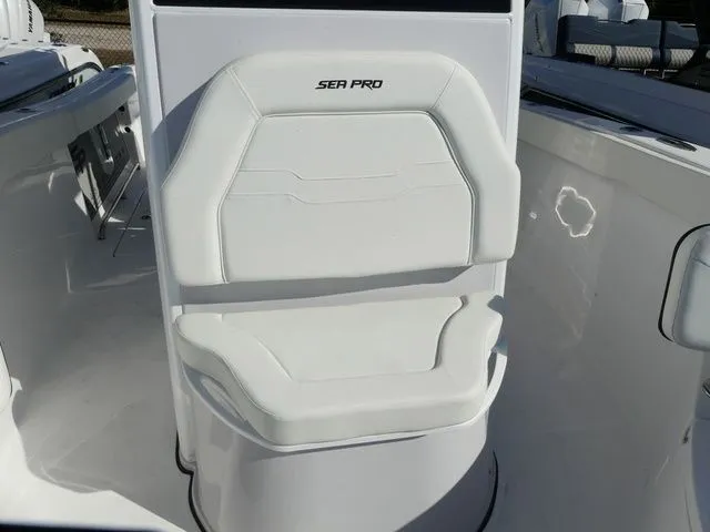 Slide: The Image of Sea Pro 262 Offshore DLX 2026 - 18