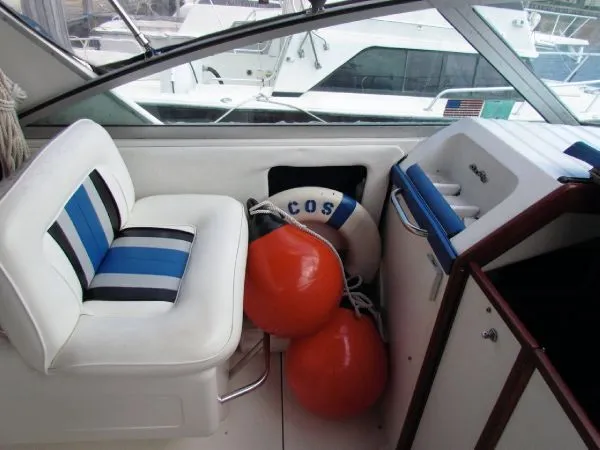 Slide: The Image of Sea Ray 310 Express Cruiser 1990 - 10