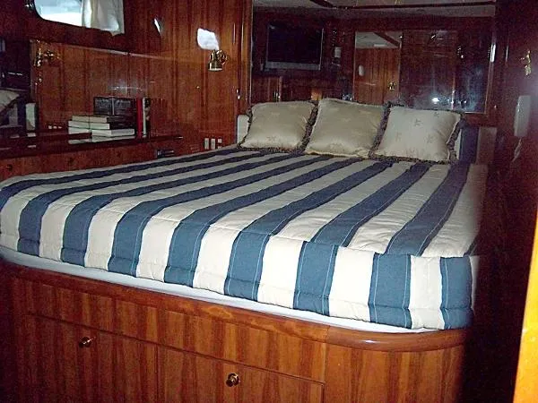 Slide: The Image of Jefferson 57 Pilothouse Wide Body 2005 - 4
