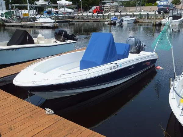 Slide: The Image of Wellcraft 200 Fisherman 2004 - 0